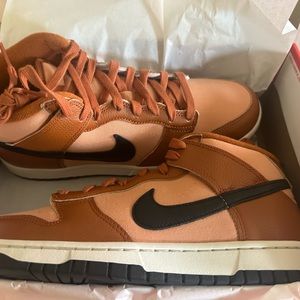 Nike Dunk Mid size 10M/11.5W - brand new - never worn.